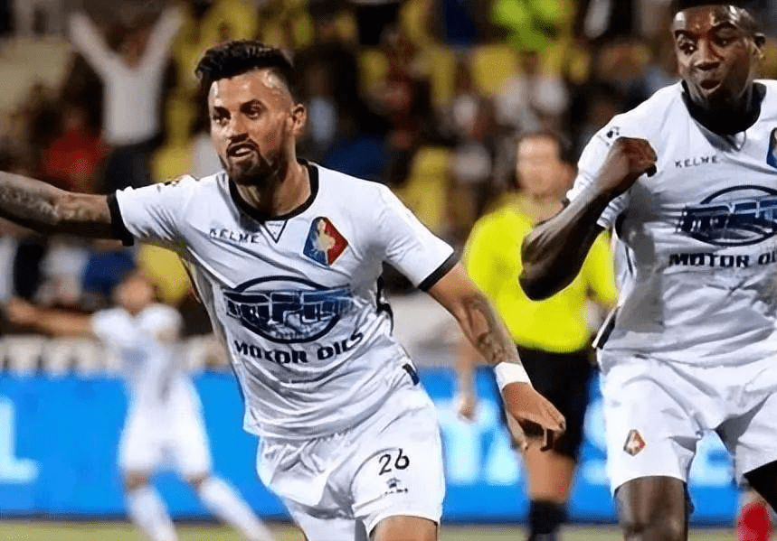 与任何对手 与任何对手