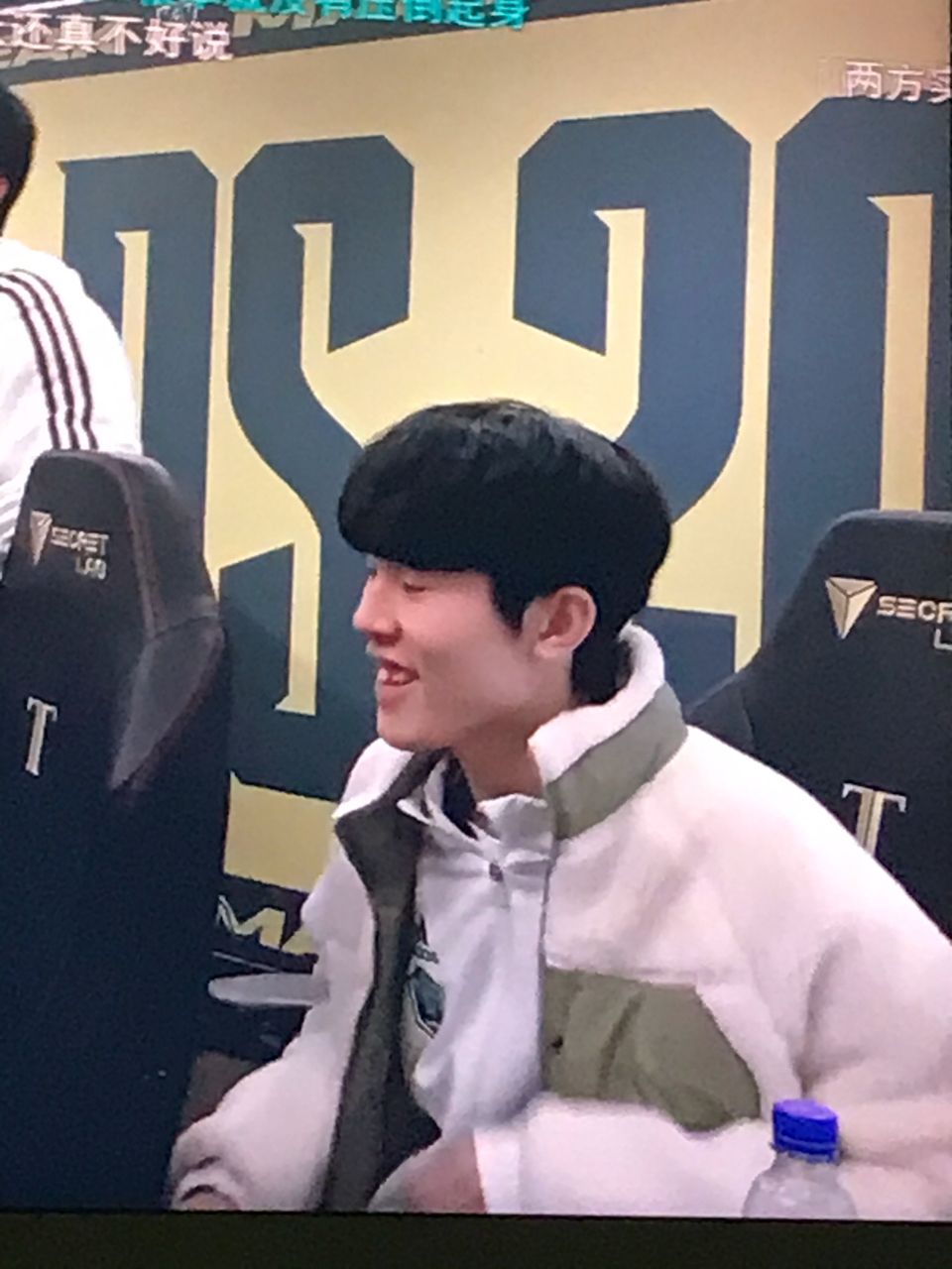 竞争激烈的 竞争激烈的